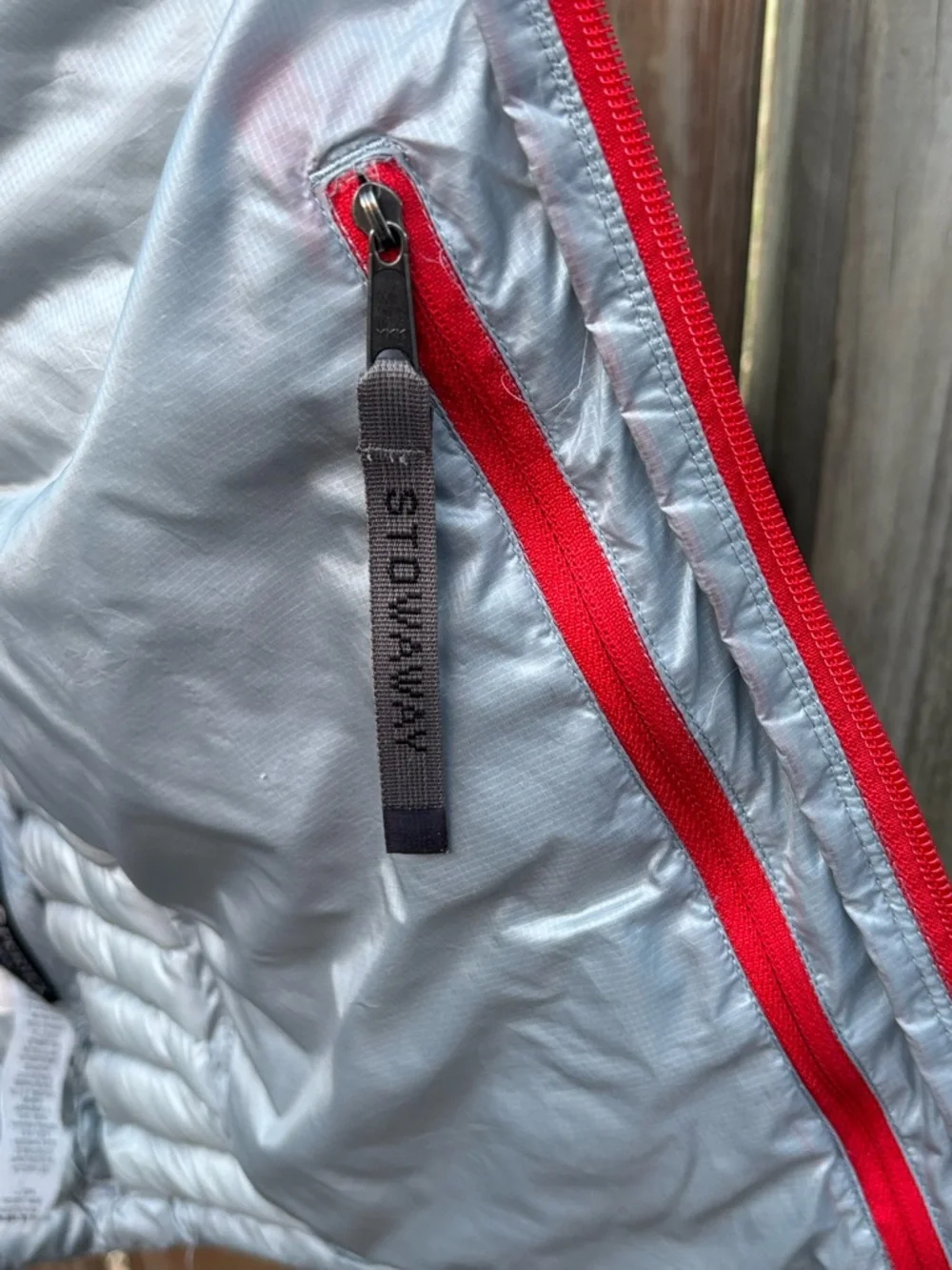 LL Bean Mens Ultralight 850 Down Jacket. Size XL. Color silver. - Picture 4 of 8